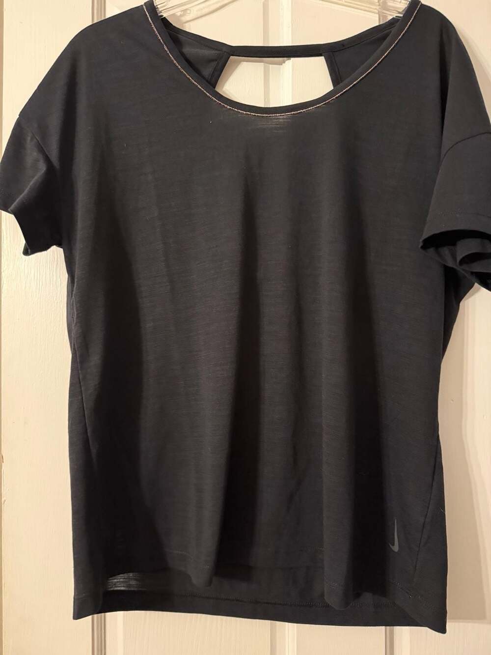 Nike Yoga Dri-FIT Women's keyhole Open Back Size L gold outline t-shirt - Picture 1 of 6